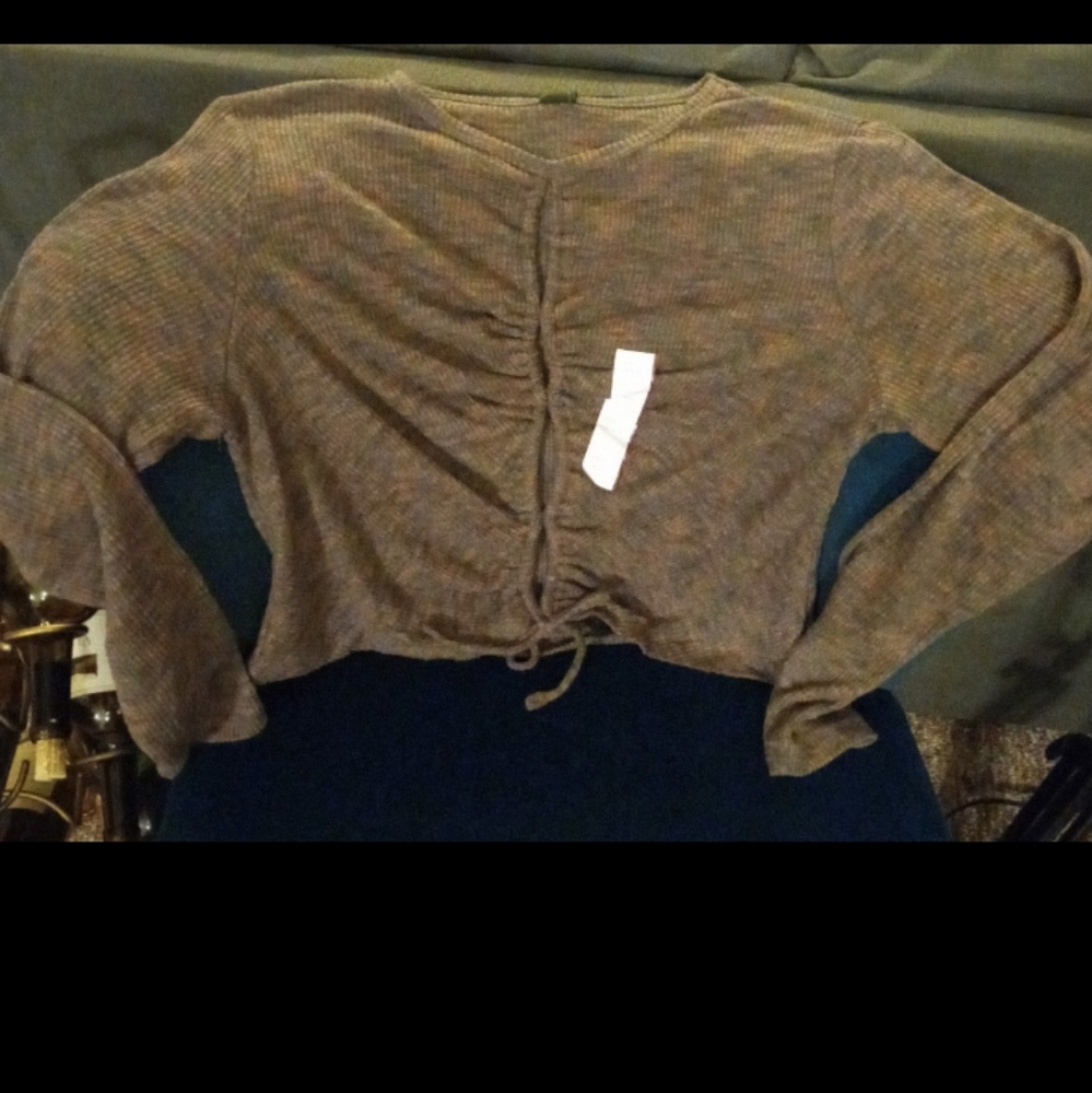 Wild Fable Peek a Boo Crop Top